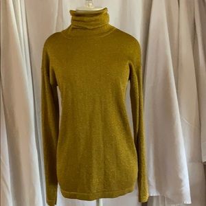 Ellen Tracy metallic gold turtleneck